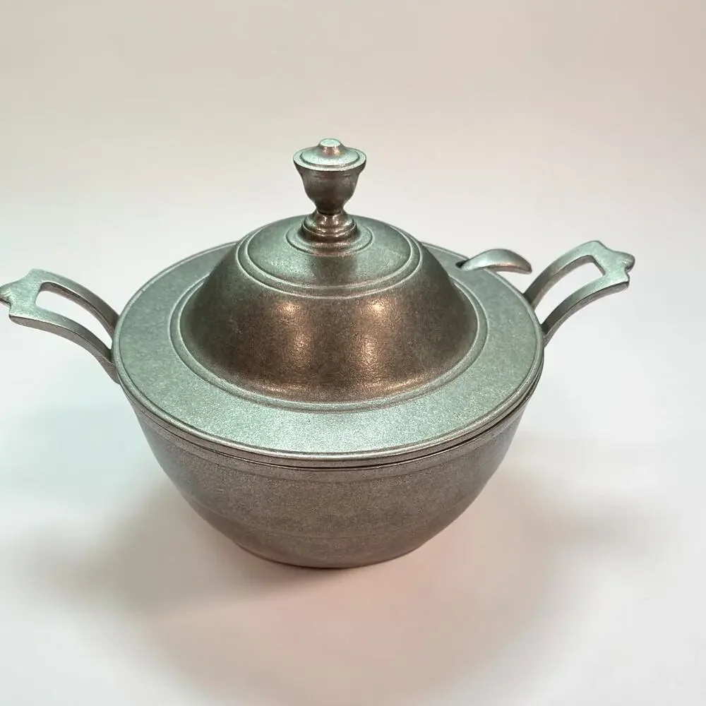 Vntg Wilton Armetale Covered Serving Bowl Casserole Dish  Ladle Aluminum Alloy